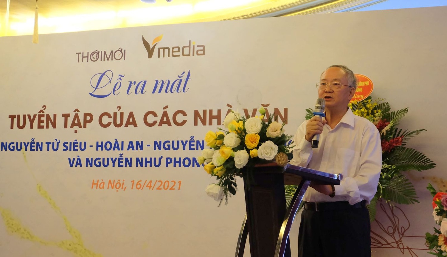 Nhà văn, Đại tá Nguyễn Như Phong chia sẻ tại lễ ra mắt Nhà văn, Đại tá Nguyễn Như Phong chia sẻ tại lễ ra mắt