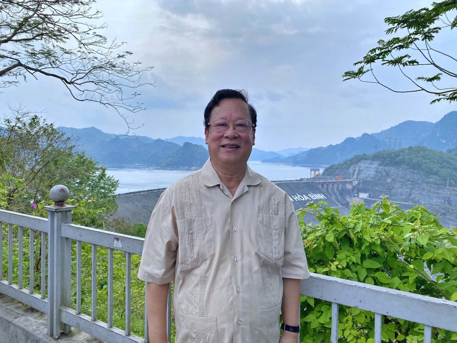 nguyên Trưởng ban Chỉ đạo Công trường TNCS Thủy điện Hòa Bình Vũ Xuân Hồng thăm lại Thuỷ điện Hoà Bình