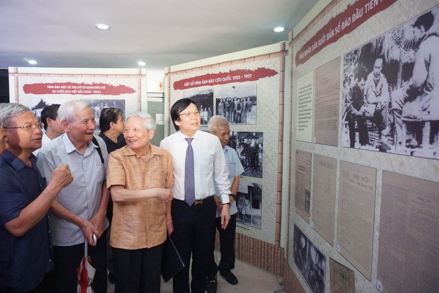 Ôn lại lịch sử đáng tự hào của báo chí cách mạng Việt Nam giai đoạn 1946 - 1954 Cùng ôn lại lịch sử đáng tự hào của báo chí cách mạng Việt Nam giai đoạn 1946 - 1954