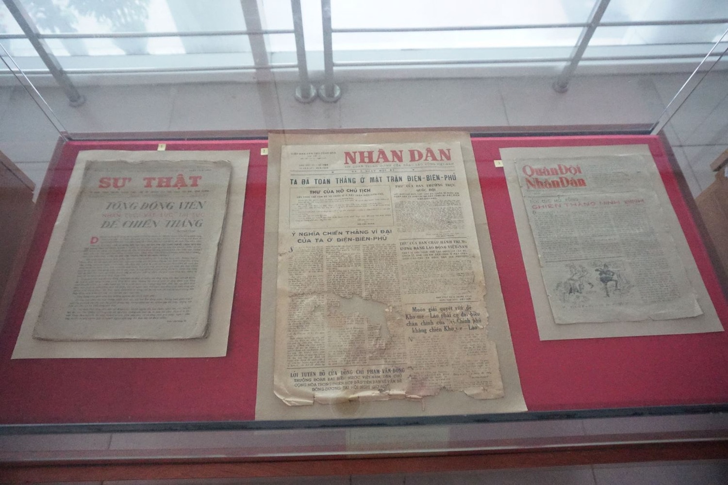 Báo Sự thật số 131 ra ngày 15.4.1950, Nhân dân số 184 ra ngày 12 - 15.5.1954, Quân đội Nhân dân số 22 ra ngày 2.6.1951 Báo Sự thật số 131 ra ngày 15.4.1950, Nhân dân số 184 ra ngày 12 - 15.5.1954, Quân đội Nhân dân số 22 ra ngày 2.6.1951