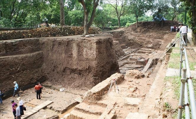 Khai quật, thăm dò khu vực điện Kính Thiên