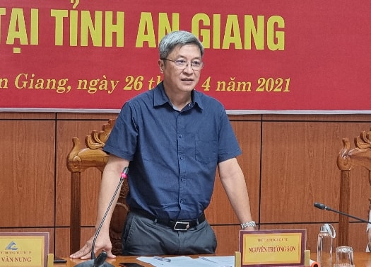Thứ trưởng Bộ Y tế Nguyền Trường Sơn phát biểu tại buổi làm việc