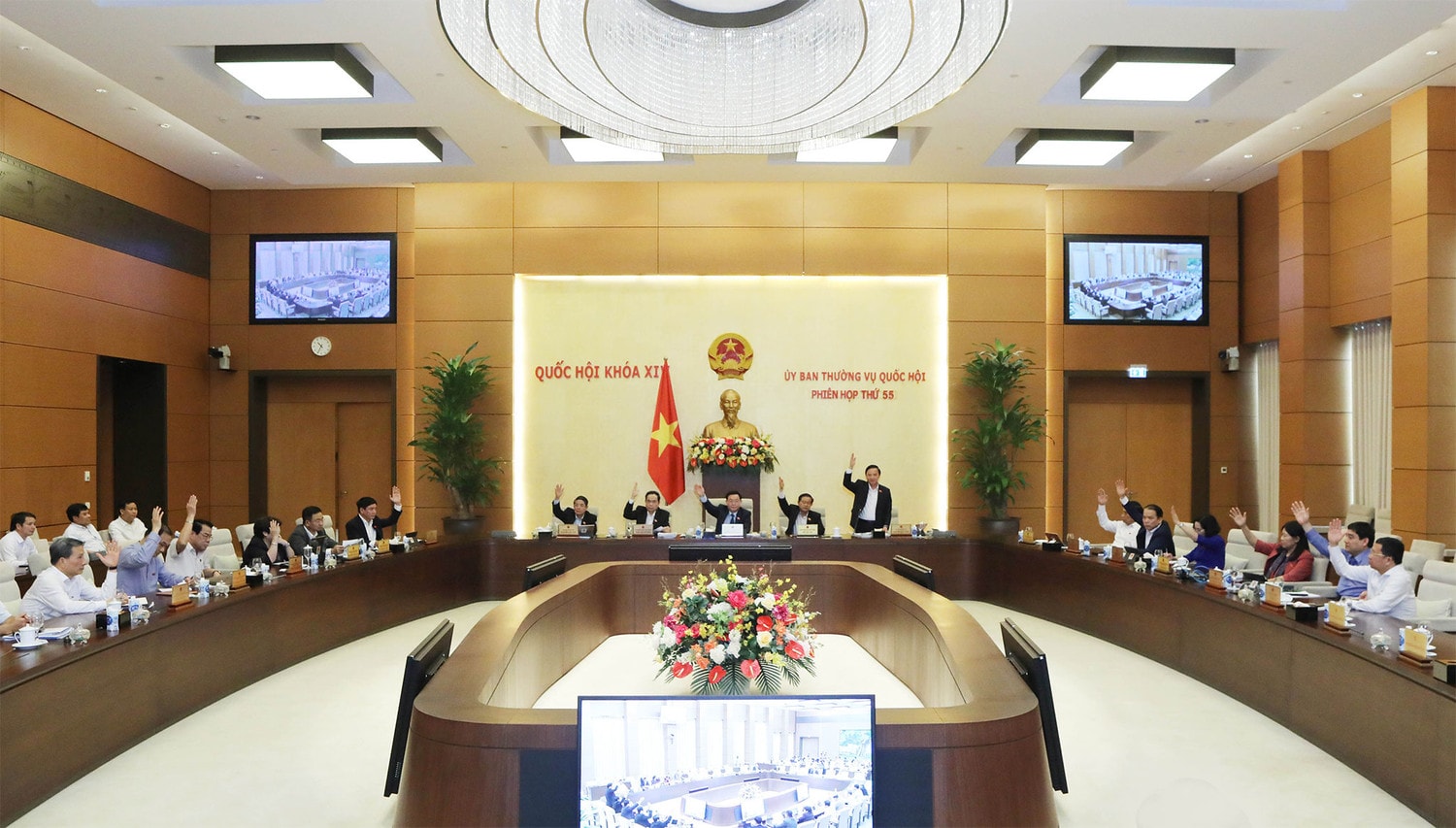 Biểu quyết thông qua việc điều chỉnh địa giới để mở rộng TP Huế và sắp xếp, thành lập các phường thuộc TP Huế, tỉnh Thừa Thiên Huế