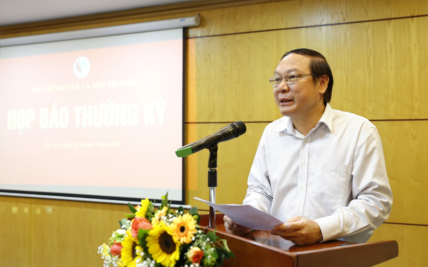 Thứ trưởng Bộ Tài nguyên và Môi trường Lê Công Thành phát biểu tại Họp báo