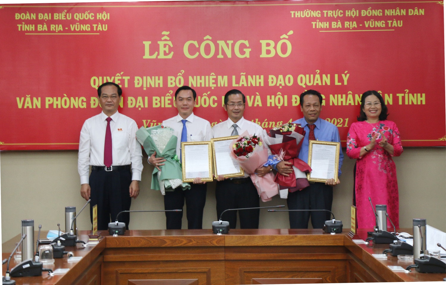 Các ông Trần Thanh Dũng, Trần Thế Nghiệp, Phạm Huỳnh Kháng (từ trái qua phải) giữ chức vụ Phó Chánh Văn phòng Đoàn ĐBQH và HĐND tỉnh Bà Rịa - Vũng Tàu Các ông Trần Thanh Dũng, Trần Thế Nghiệp, Phạm Huỳnh Kháng (từ trái qua phải) giữ chức vụ Phó Chánh Văn phòng Đoàn ĐBQH và HĐND tỉnh Bà Rịa - Vũng Tà