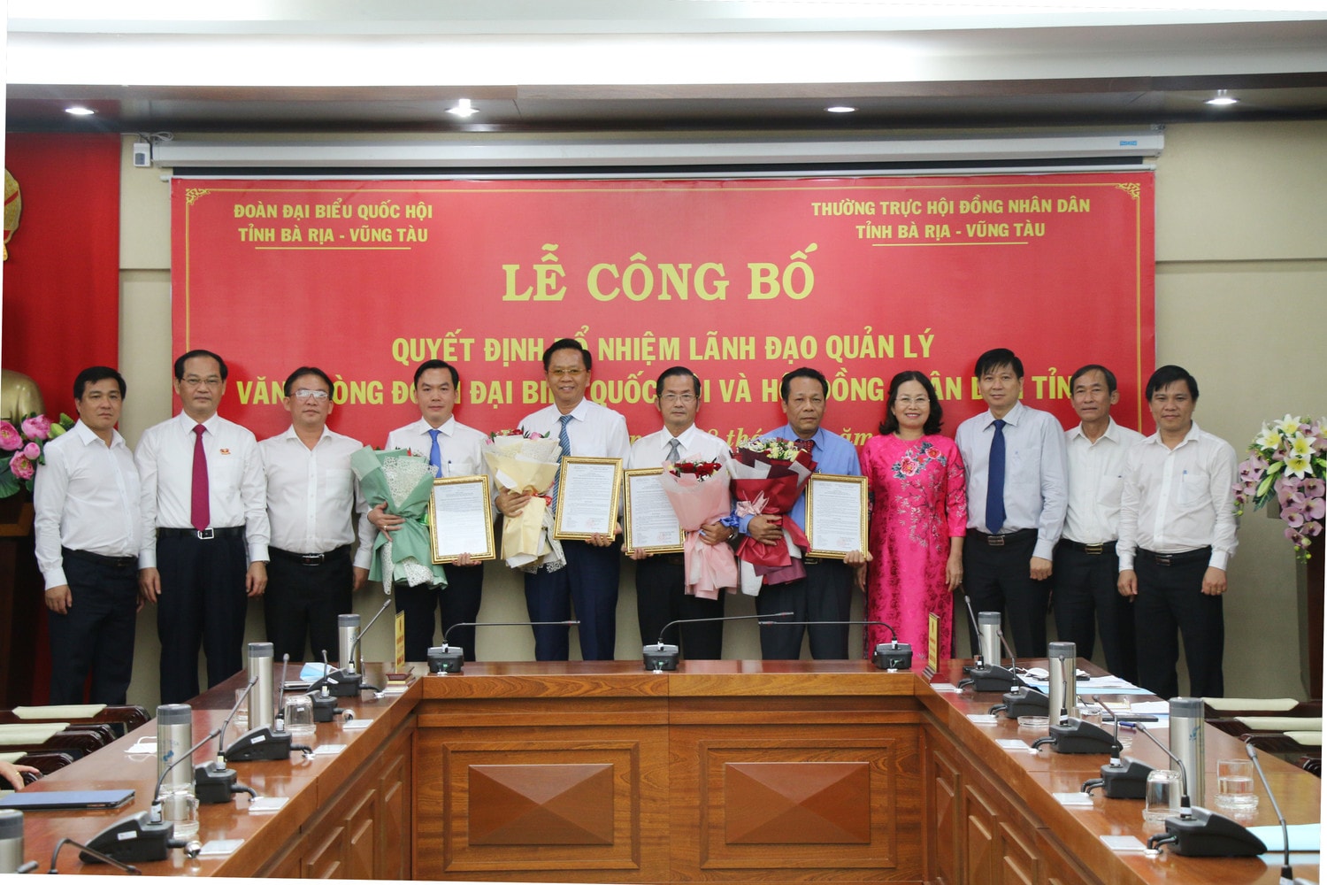 Lãnh đạo tỉnh Bà Rịa - Vũng Tàu chúc mừng các tân lãnh đạo Văn phòng được bổ nhiệm Lãnh đạo tỉnh Bà Rịa - Vũng Tàu chúc mừng các tân lãnh đạo Văn phòng được bổ nhiệm