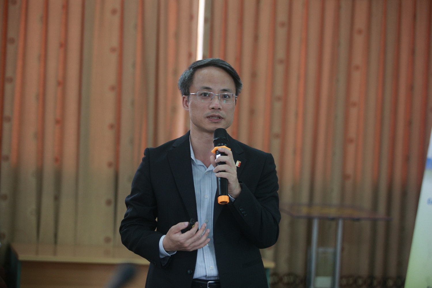 PGS Nguyễn Đức Huy (Viện Điện, Đại học Bách Khoa Hà Nội) PGS Nguyễn Đức Huy (Viện Điện, Đại học Bách Khoa Hà Nội)
