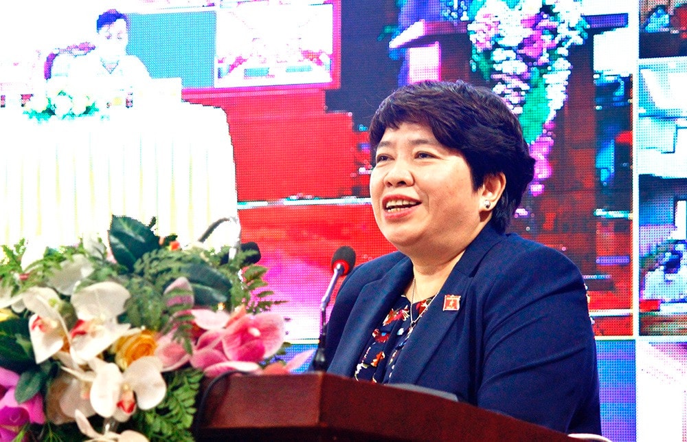 Ủy viên Trung ương Đảng, Chủ nhiệm Ủy ban về các vấn đề Xã hội Nguyễn Thúy Anh thay mặt các ứng cử viên phát biểu tại Hội nghị tiếp xúc cử tri vận động bầu cử tại Phú Thọ
