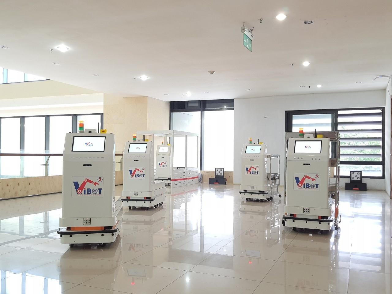 Hệ thống robot y tế vận chuyển giai đoạn 2 (Vibot-2) gồm 5 robot và 1 trạm trung tâm điều khiển