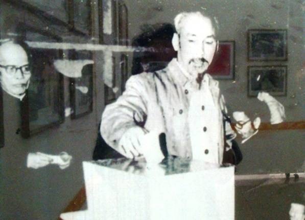 	Bác Hồ bỏ phiếu bầu cử tại Hà Nội năm 1960