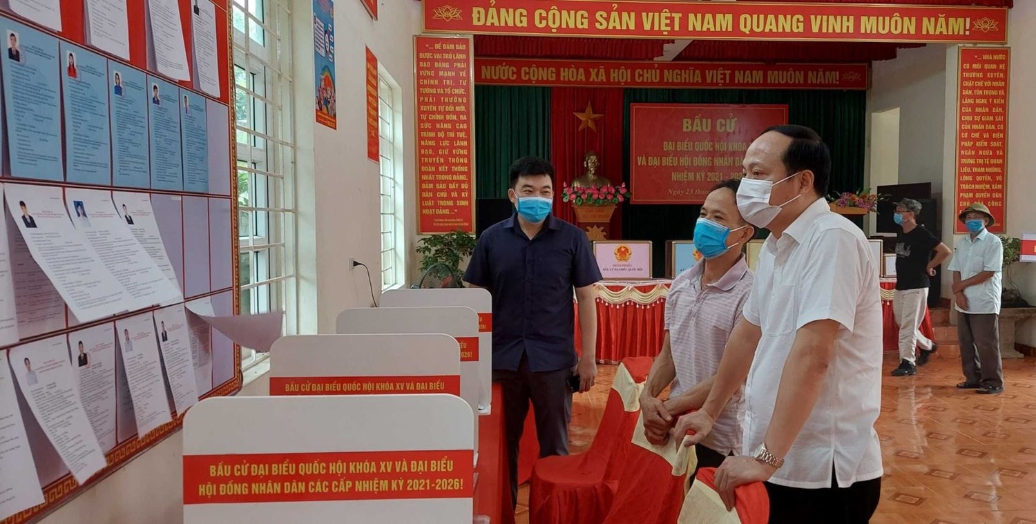 Để bảo đảm thành công cho cuộc bầu cử, từ nhiều ngày qua, các Đoàn công tác của Uỷ ban bầu cử thị xã thường xuyên kiểm tra, rà soát lại công tác chuẩn bị cho bầu cử tại các địa phương