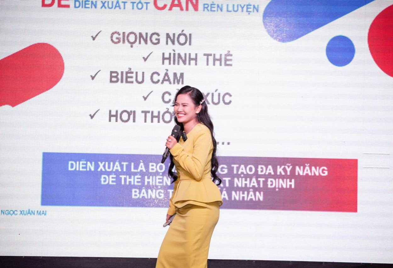 Nguyễn Ngọc Xuân Mai gây ấn tượng bằng nụ cười tỏa sáng, vẻ đẹp tri thức và sự tử tế -3
