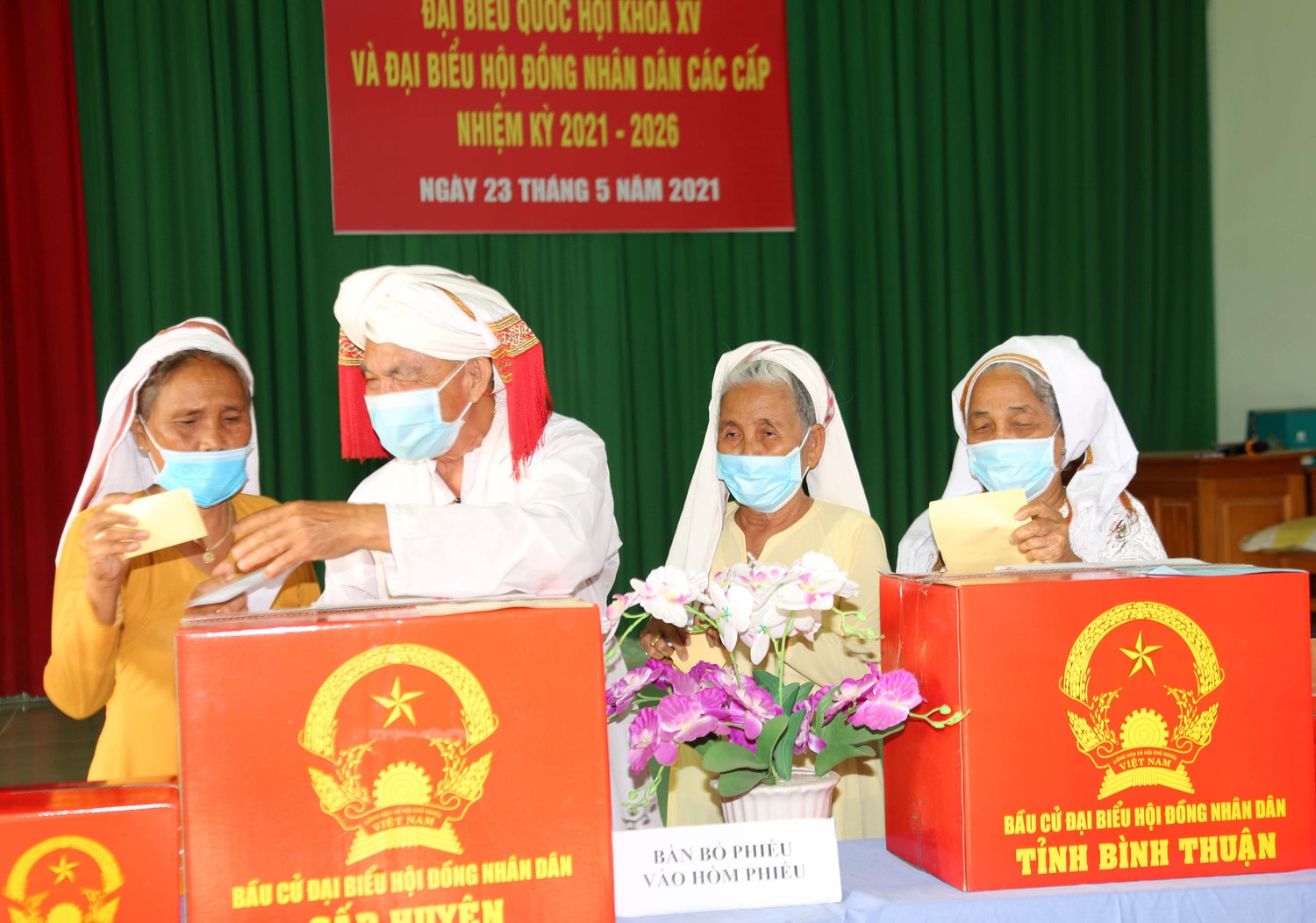 Ngày hội bầu cử trên cả nước ảnh 166