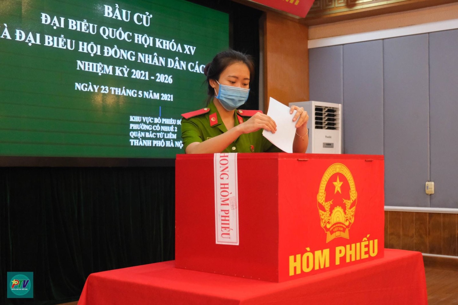 Học viên Hà Trương Ngọc Linh, lớp B16 D45, Học viện Cảnh sát Nhân dân hy vọng lá phiếu của mình sẽ góp phần lựa chọn những người tiêu biểu về đức, tài xứng đáng đại diện cho ý chí, nguyện vọng và quyền làm chủ của Nhân dân