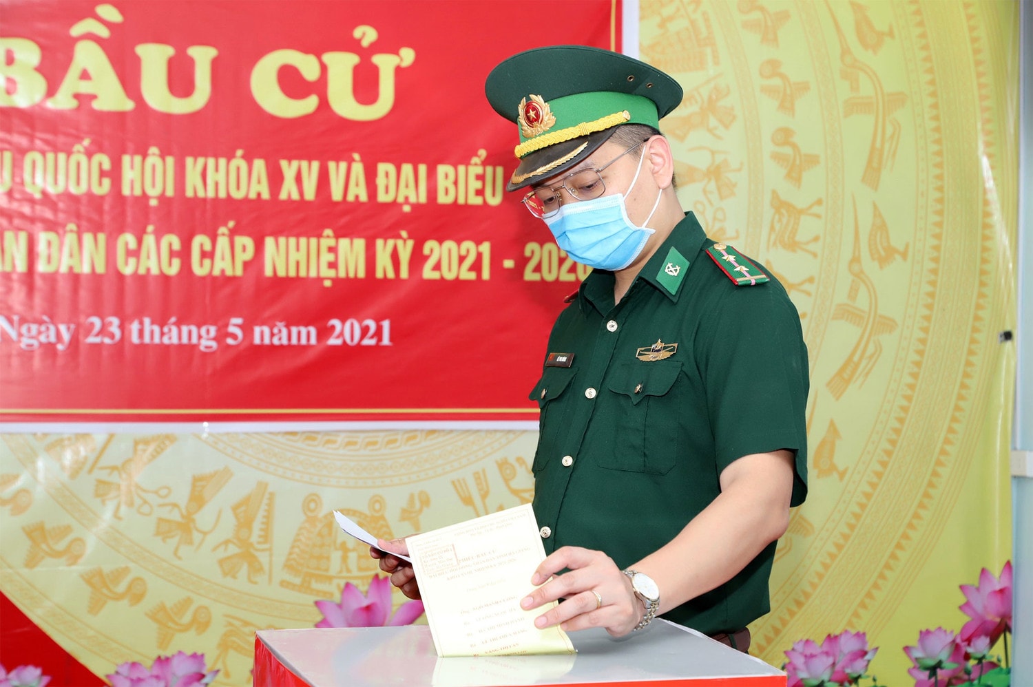 Ngày hội bầu cử trên cả nước ảnh 52