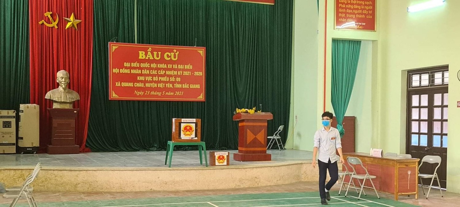 Khu vực bỏ phiếu số 9, thôn Núi Hiểu, xã Quang Châu
