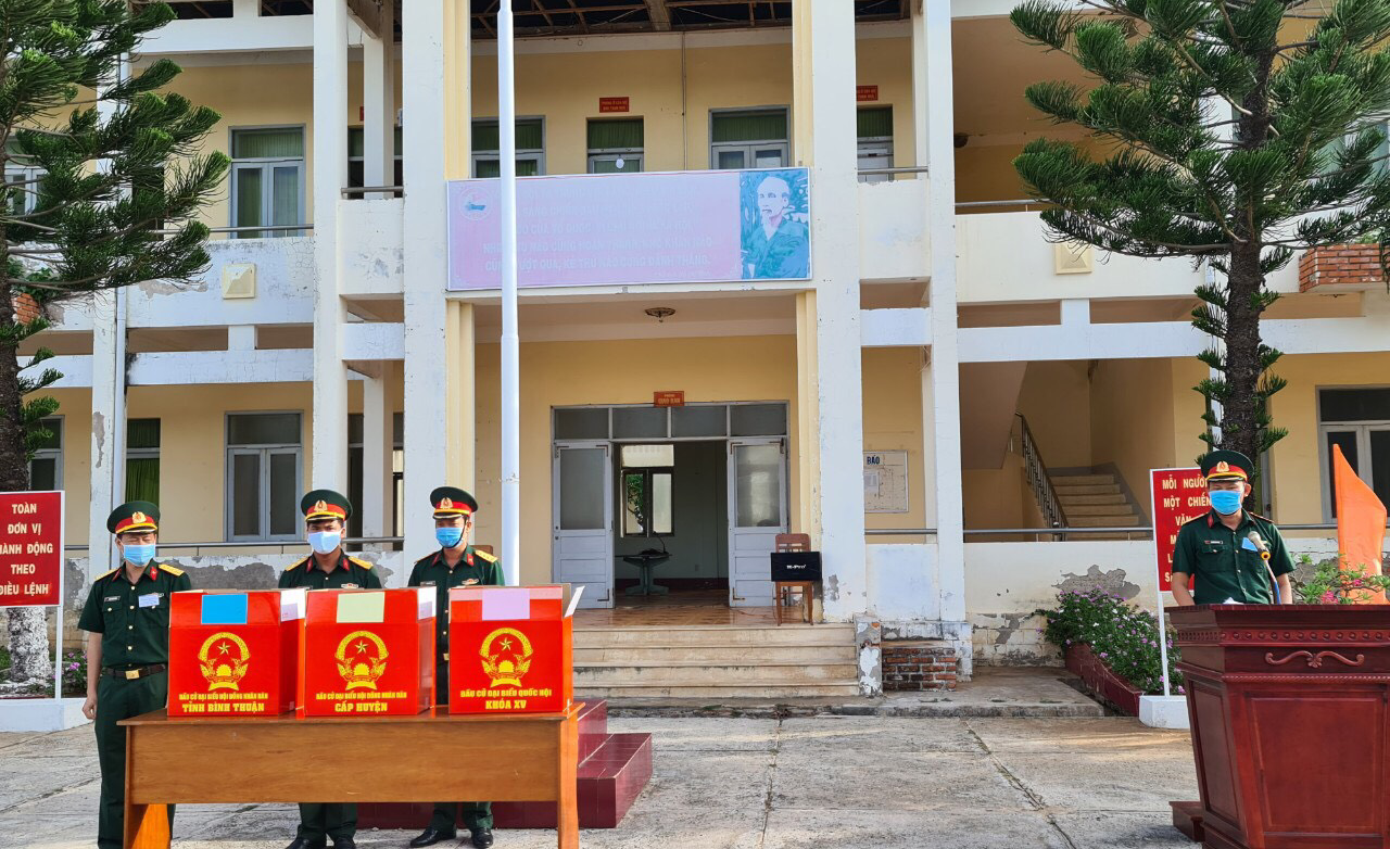 Kiểm tra hòm phiếu