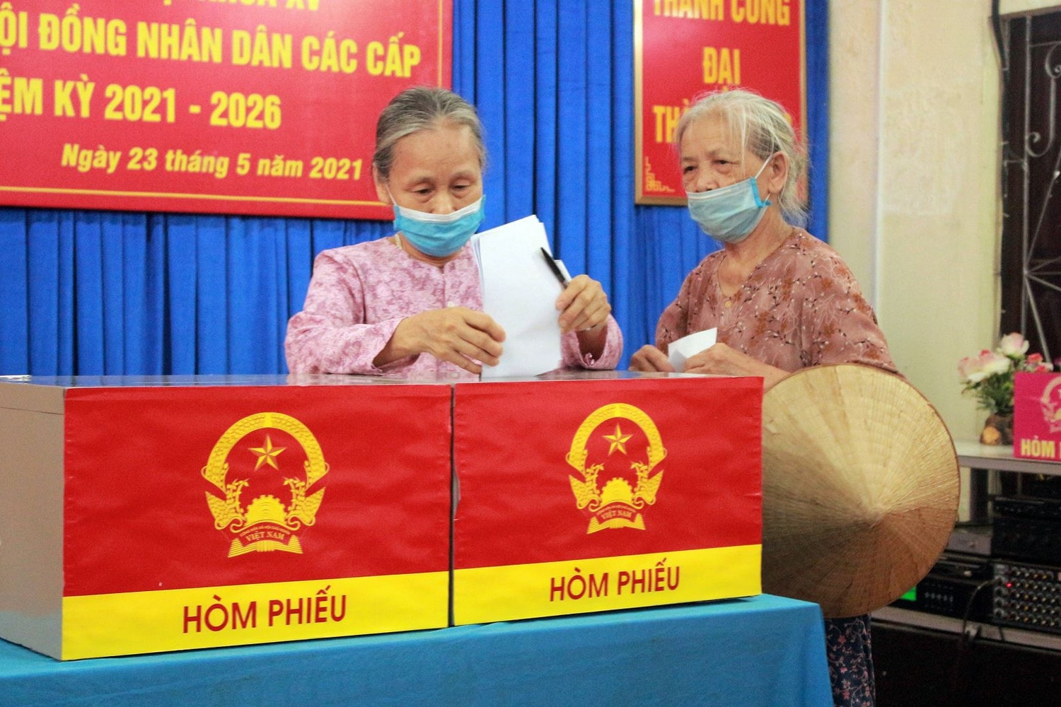 Cử tri Hoàng Thị An (80t) tin tưởng đã lựa chọn cho địa phương những đại biểu ưu tú nhất