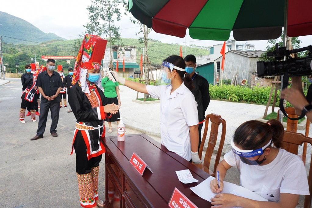 Công tác bảo đảm an toàn phòng, chống dịch được thực hiện nghiêm ngặt tại các điểm bầu cử