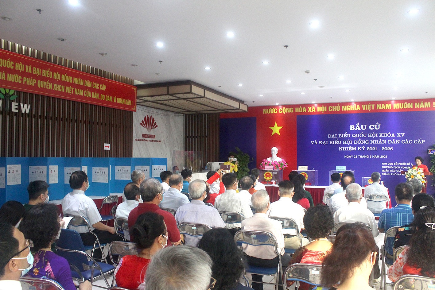 	Toàn cảnh lễ khai mạc long trọng của khu vực bầu cử số 6, phường Dịch Vọng, quận Cầu Giấy