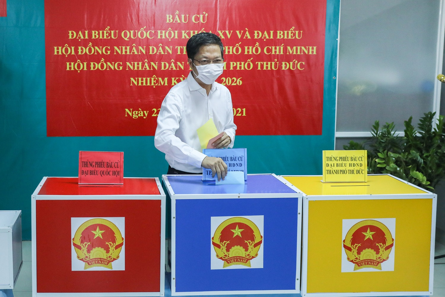 Trưởng Ban Kinh tế Trung ương Trần Tuấn Anh bỏ phiếu tại đơn vị bầu số 29, Phường Thảo Điền, Thành phố Thủ Đức, TP Hồ Chí Minh