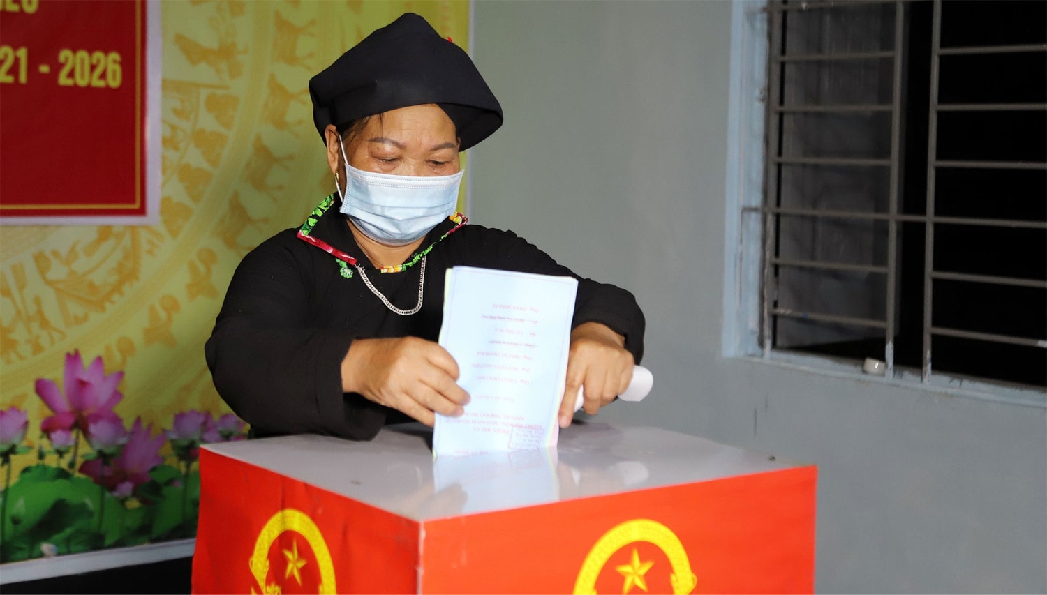 Ngày hội bầu cử trên cả nước ảnh 53