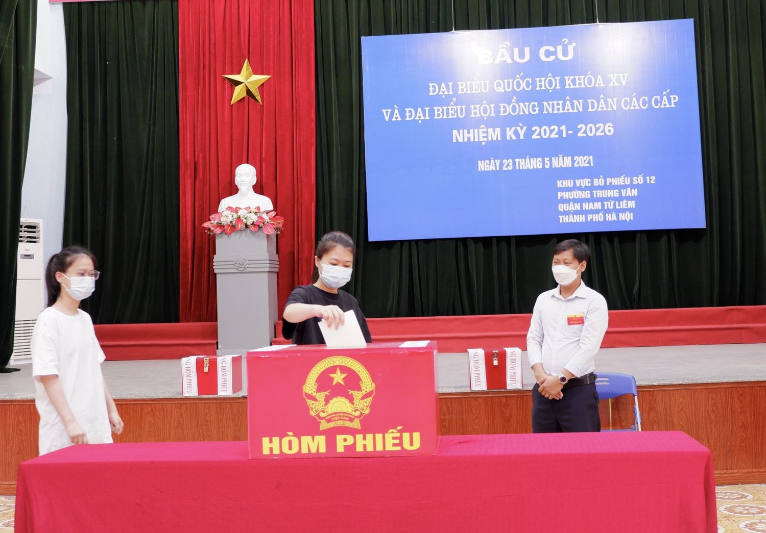 Hơn 500 sinh viên Trường Đại học Hà Nội đăng ký đi bầu cử tại điểm bỏ phiếu ở trường
