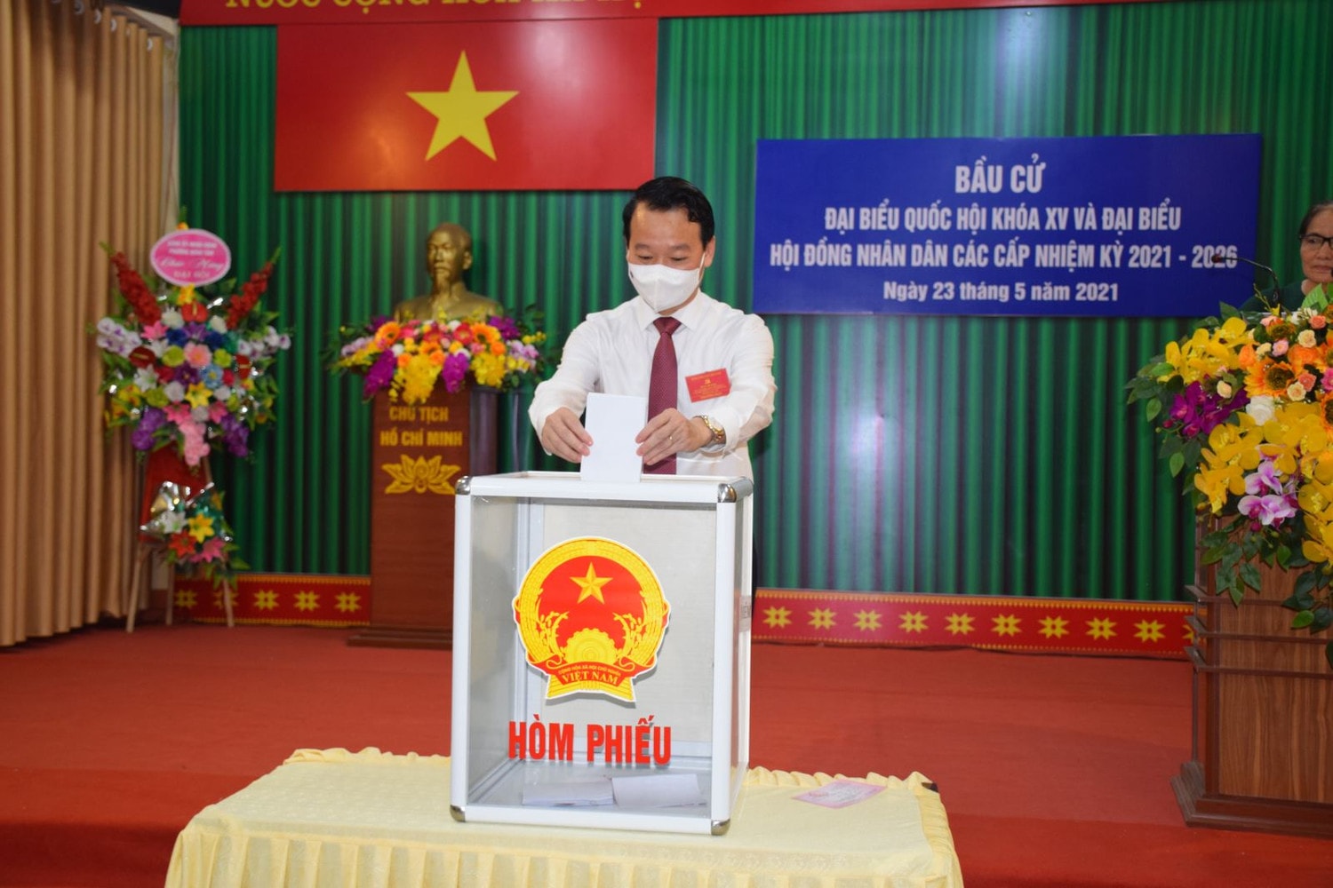 Ủy viên Trung ương Đảng, Bí thư Tỉnh ủy Yên Bái Đỗ Đức Duy thực hiện quyền bỏ phiếu