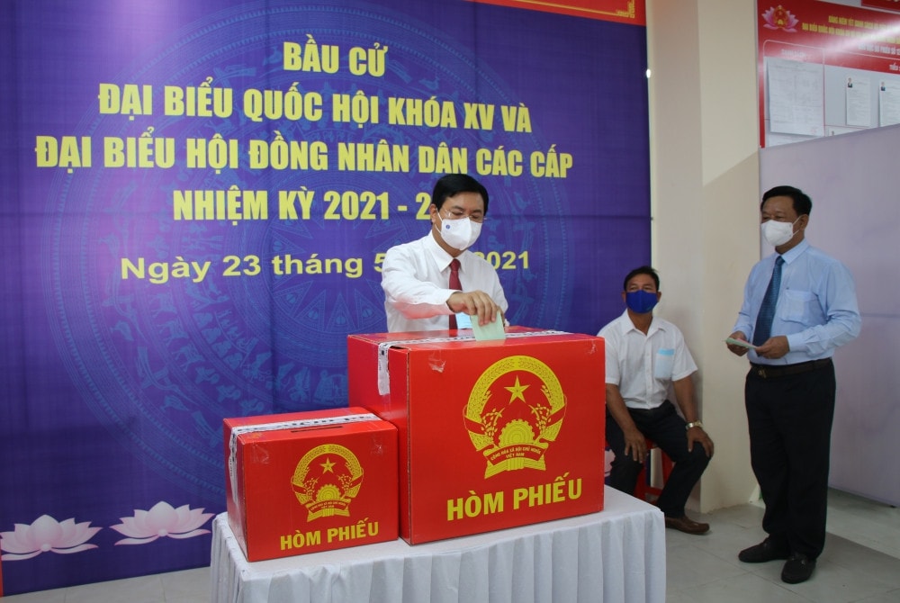 Uỷ viên Trung ương Đảng, Bí thư Tỉnh uỷ, Chủ tịch HĐND tỉnh Cà Mau Nguyễn Tiến Hải bỏ phiếu bầu cử