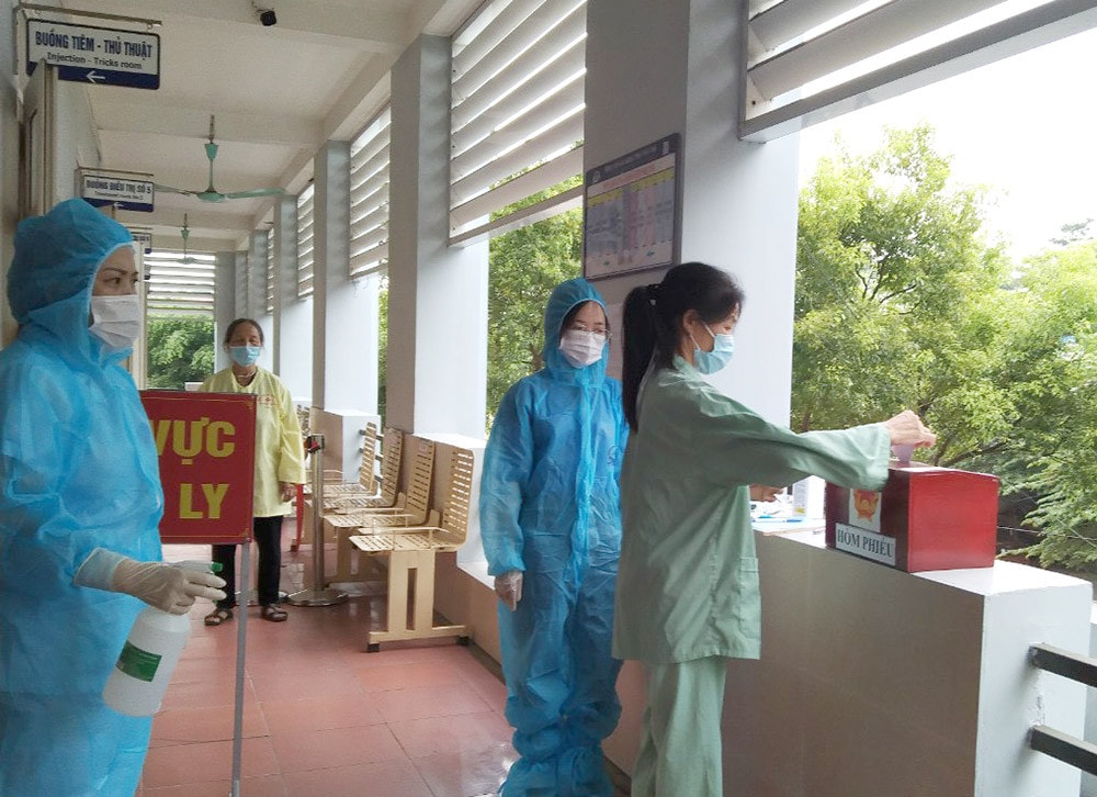 Cử tri đang công tác và điều trị tại Bệnh viện đa khoa tỉnh đã hoàn thành quyền, nghĩa vụ công dân trong sáng nay
