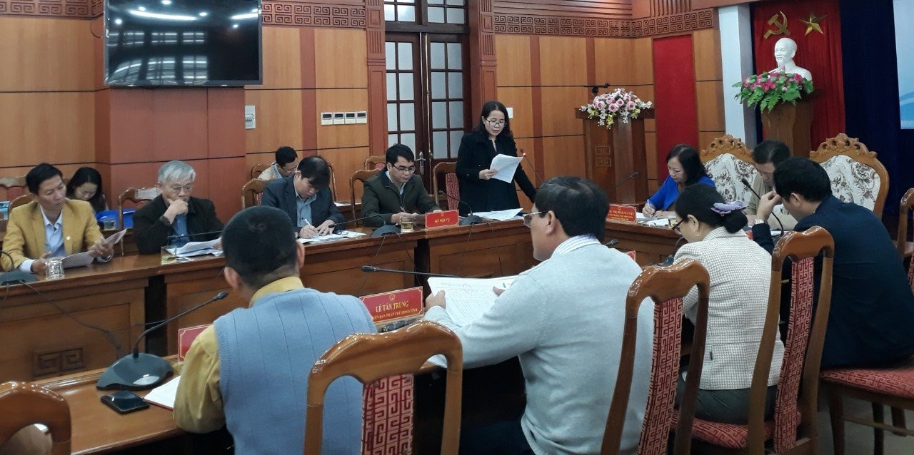 Ban Pháp chế HĐND tỉnh Quảng Nam làm việc với Sở Nội vụ về các nội dung trình Kỳ họp thứ 21, HĐND tỉnh Khóa IX Ảnh: Châu Trân