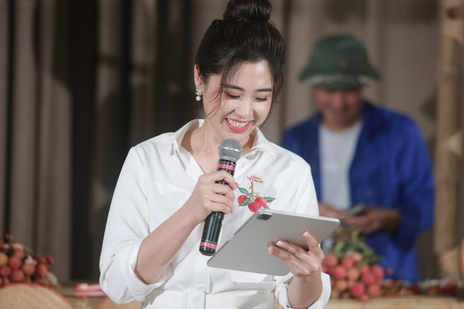 Chương trình “Kết nối nông sản - San sẻ yêu thương - Chung tay vượt qua đại dịch” nhằm hỗ trợ bà con nông dân tiêu thụ nông sản, thích ứng với tình hình dịch bệnh Covid-19 Ảnh: Đức Hiệp Chương trình “Kết nối nông sản - San sẻ yêu thương - Chung tay vượt qua đại dịch” nhằm hỗ trợ bà con nông dân tiêu thụ nông sản, thích ứng với tình hình dịch bệnh Covid-19.