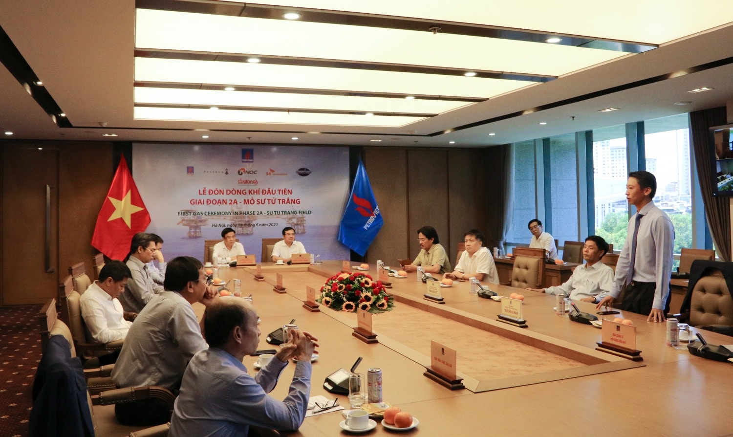 Các đại biểu tham dự tại đầu cầu Hà Nội