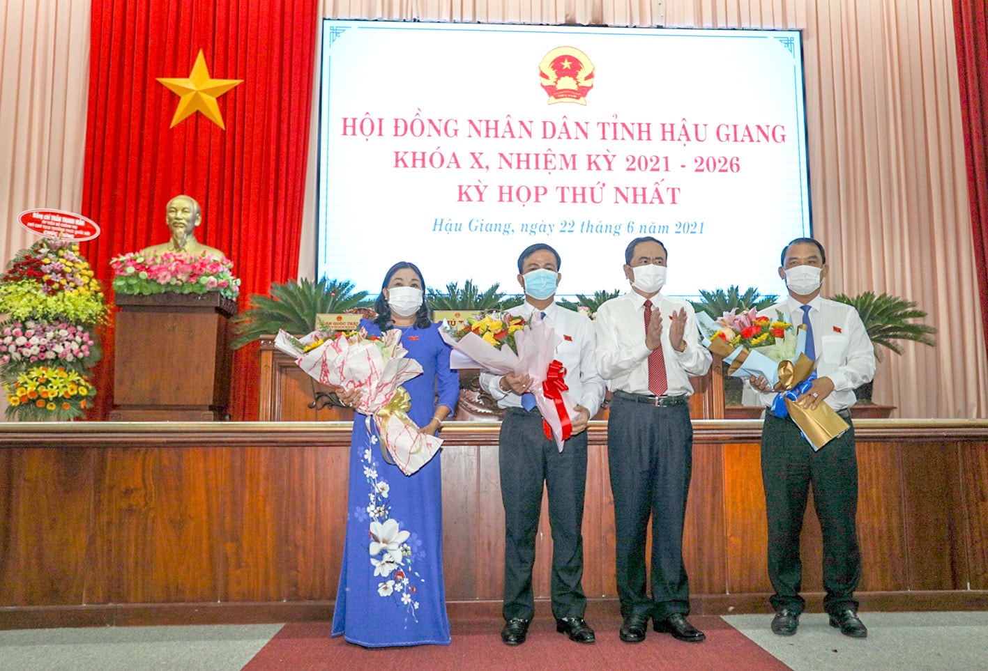Thường trực HĐND tỉnh Hậu Giang nhiệm kỳ 2021-2026 ra mắt tại kỳ họp