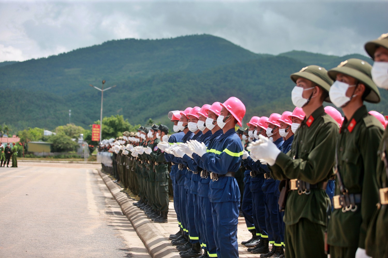 Bộ Tư lệnh CSCĐ đã giao 10 Trung đoàn tổ chức tiếp nhận, huấn luyện tại 23 địa điểm trên cả nước. Riêng Trung đoàn CSCĐ động Đông Bắc (E27), đóng tại thị xã Quảng Yên, tỉnh Quảng Ninh tiếp nhận, huấn luyện cho 1.528 tân binh thuộc Công an các địa phương: Quảng Ninh, Hải Phòng, Hải Dương, Ninh Bình, Bắc Ninh, Bắc Giang, Lạng Sơn, Thái Nguyên, Cao Bằng, Bắc Kạn. Bộ Tư lệnh CSCĐ đã giao 10 Trung đoàn tổ chức tiếp nhận, huấn luyện tại 23 địa điểm trên cả nước. Riêng Trung đoàn CSCĐ động Đông Bắc (E27), đóng tại thị xã Quảng Yên, tỉnh Quảng Ninh tiếp nhận, huấn luyện cho 1.528 tân binh thuộc Công an các địa phương: Quảng Ninh, Hải Phòng, Hải Dương, Ninh Bình, Bắc Ninh, Bắc Giang, Lạng Sơn, Thái Nguyên, Cao Bằng, Bắc Kạn.