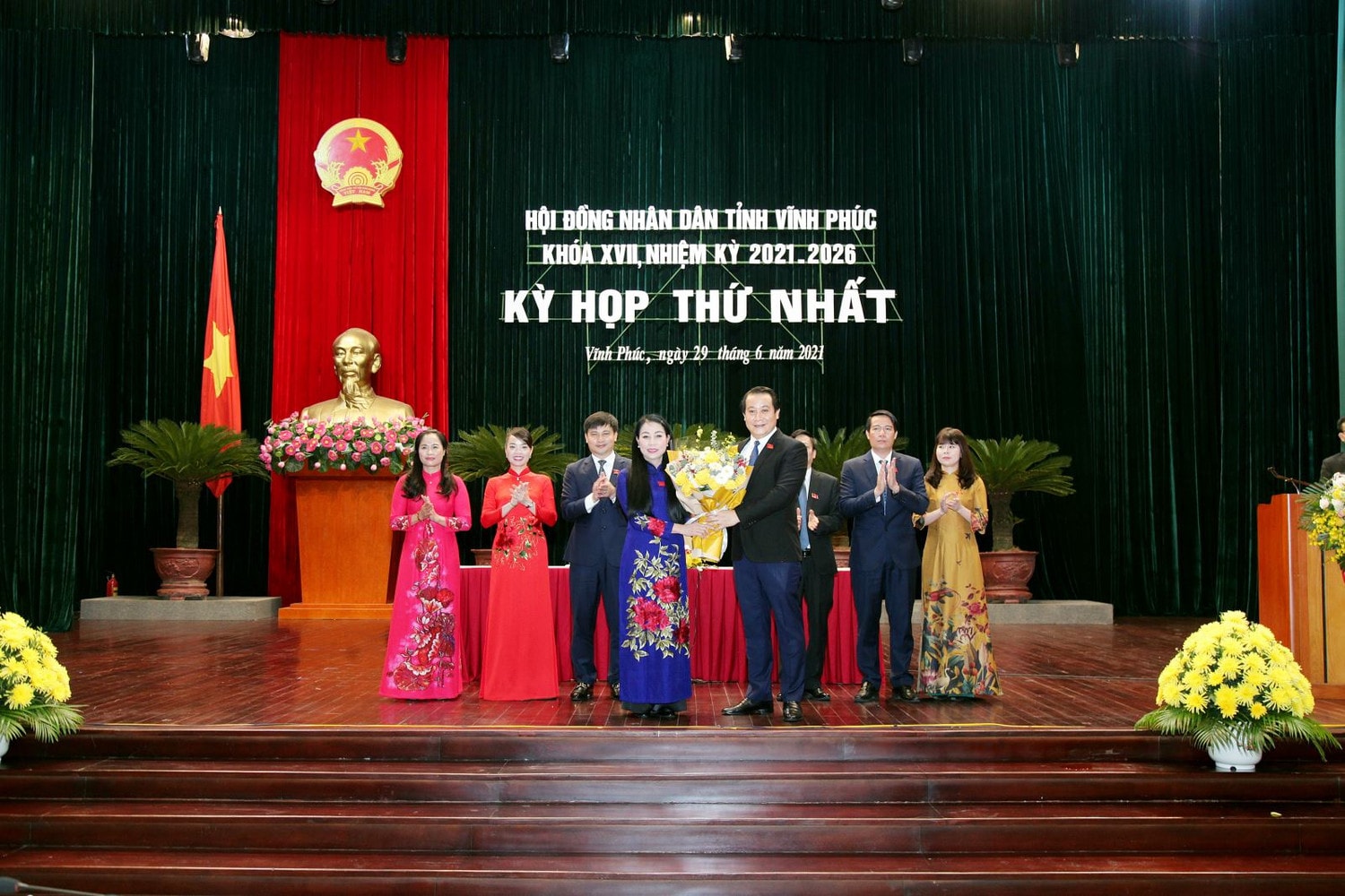 Lãnh đạo Tỉnh ủy tặng hoa chúc mừng Thường trực HĐND tỉnh Khóa XVII, nhiệm kỳ 2021-2026 Lãnh đạo Tỉnh ủy tặng hoa chúc mừng HĐND tỉnh Khóa XVII, nhiệm kỳ 2021-2026