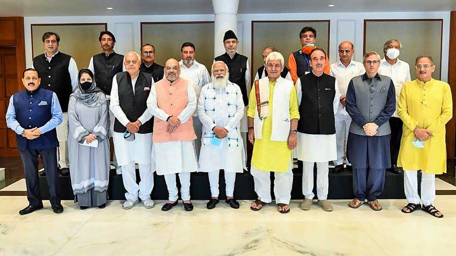 Thủ tướng Narendra Modi trong cuộc họp toàn đảng với các nhà lãnh đạo chính trị khác nhau từ Jammu và Kashmir, ở Delhi ngày 24.6 Nguồn: Telegraph India