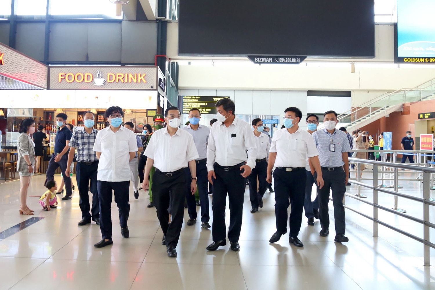Chủ tịch UBND TP Hà Nội Chu Ngọc Anh kiểm tra tại Cảng hàng không quốc tế Nội Bài