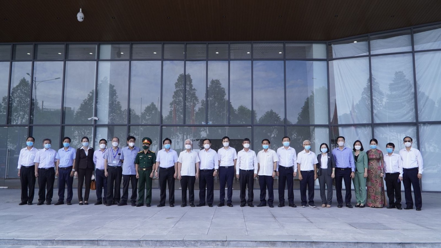 Các lãnh đạo tham dự buổi lễ công bố