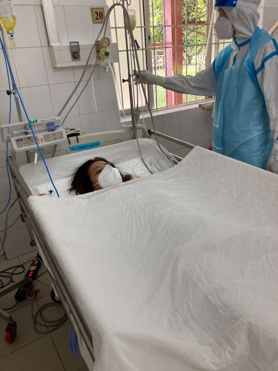 Sản phụ N.T.N.H đã hồi tỉnh và cai được máy thở