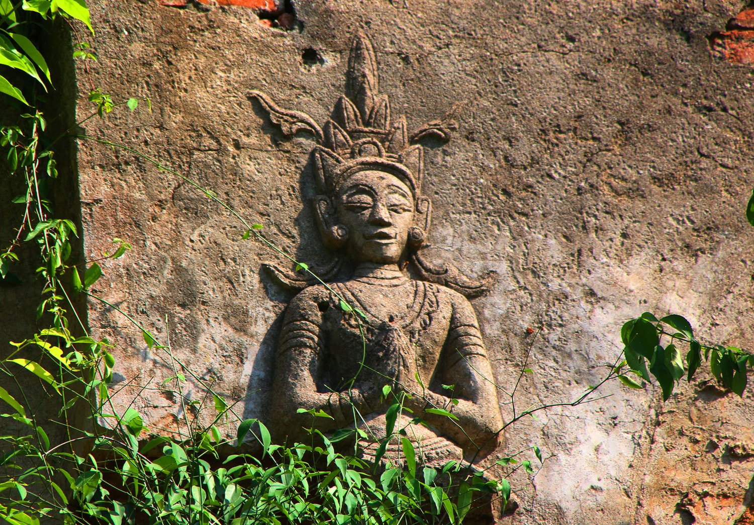 Tượng tiên nữ Apsara tại tháp Yên Hòa Tượng tiên nữ Apsara tại tháp Yên Hòa