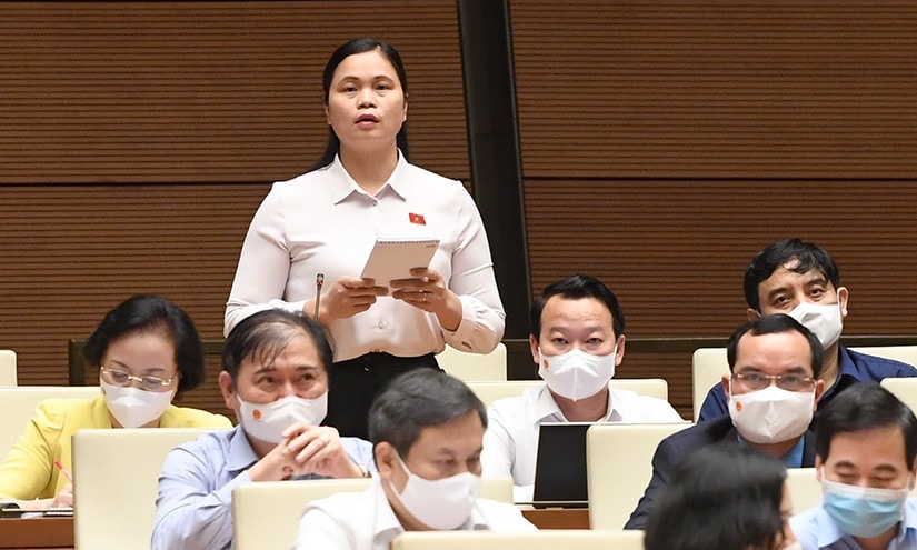 ĐBQH Ma Thị Thúy (Tuyên Quang) phát biểu tại hội trường