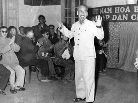 Bác Hồ thăm trường thương binh hỏng mắt Hà Nội, Tết Bính Thân, 1956 Ảnh tư liệu