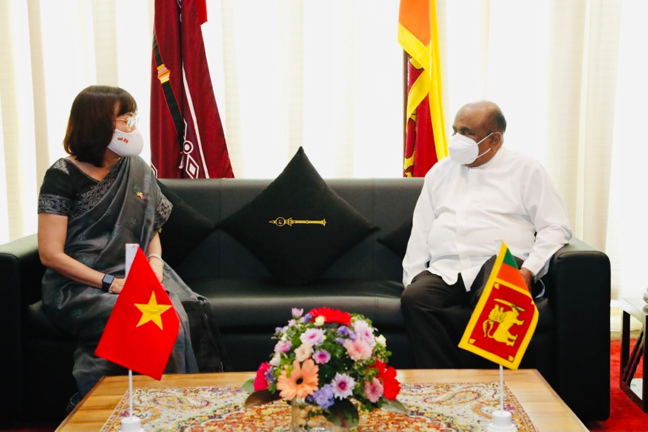 Đại sứ Việt Nam tại Sri Lanka Hồ Thị Thanh Trúc chào xã giao Chủ tịch Quốc hội Sri Lanka nhân dịp bắt đầu nhiệm kỳ công tác