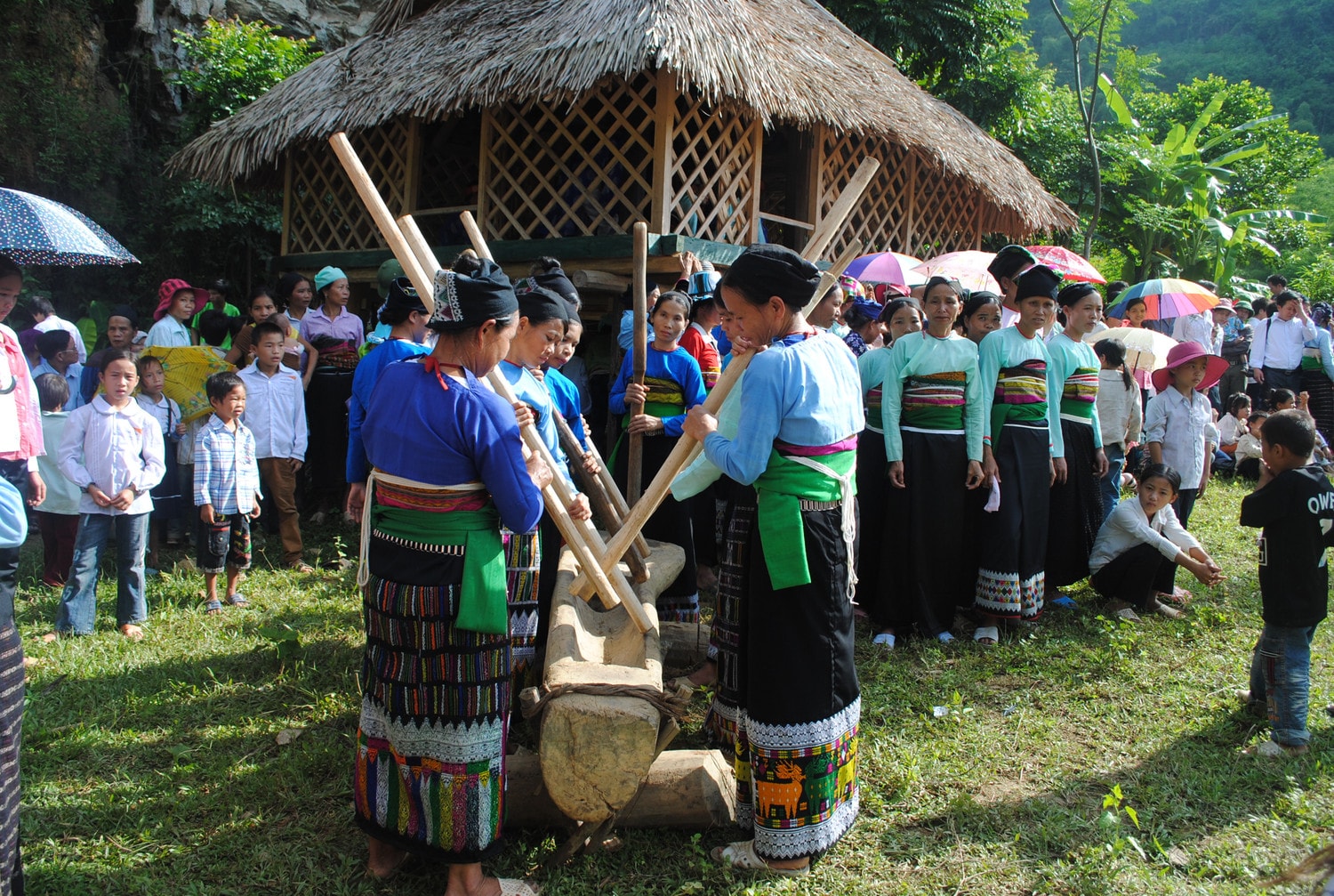Múa khua luống trong lễ hội Căm Mương
