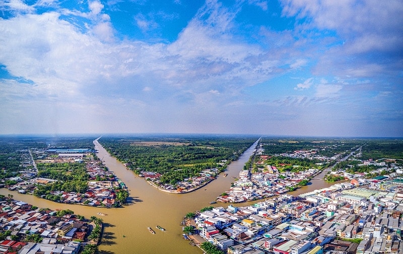 	Thành phố Ngã Bảy- nới tập hợp của bảy nhánh sông tỏa về các tỉnh