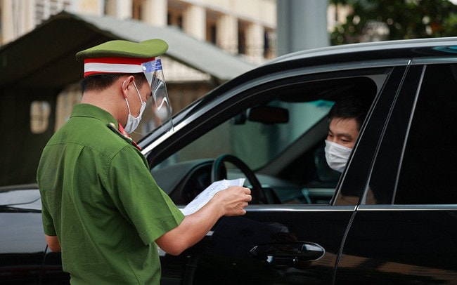 Hà Nội đã có điều chỉnh phù hợp đối với người đi làm việc trực tiếp tại các cơ quan, đơn vị Ảnh: Cổng thông tin điện tử Hà Nội