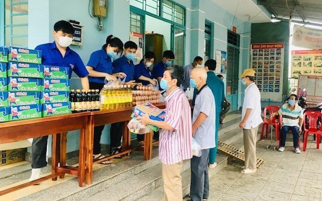 Thực hiện các biện pháp hỗ trợ khẩn cấp đối với người dân gặp khó khăn do dịch bệnh Covid-19.