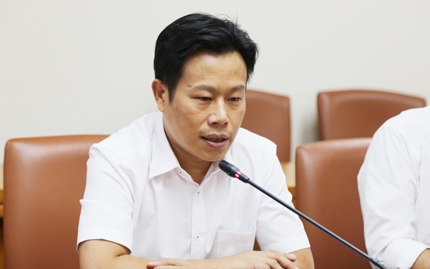 Giám đốc ĐHQG Hà Nội Lê Quân đề xuất, hai bên phối hợp tổ chức nghiên cứu, phát triển và ứng dụng công nghệ trên cơ sở nhu cầu của VNPT và thế mạnh của ĐHQG Hà Nội
