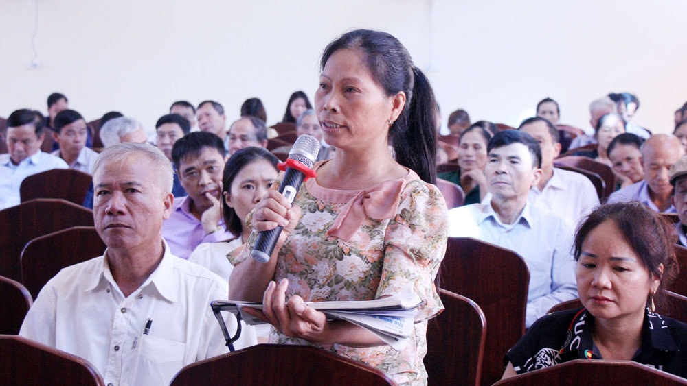 Cử tri TP. Bắc Giang nêu ý kiến tại buổi tiếp xúc với đại biểu HĐND tỉnh nhiệm kỳ 2016 - 2021 Ảnh: Đỗ Quyên